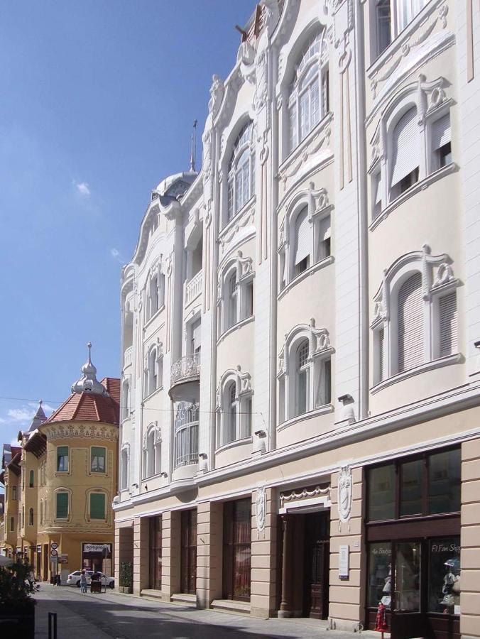 Spiegel Center Leilighet Oradea Eksteriør bilde